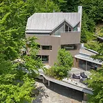 Jasna Villa *